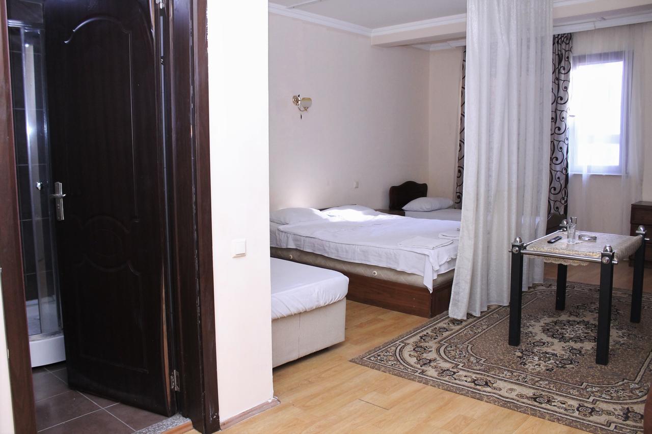 Hotel Hayat Batumi Exteriör bild